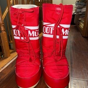 Moon Boot Vibrant Red with White Details